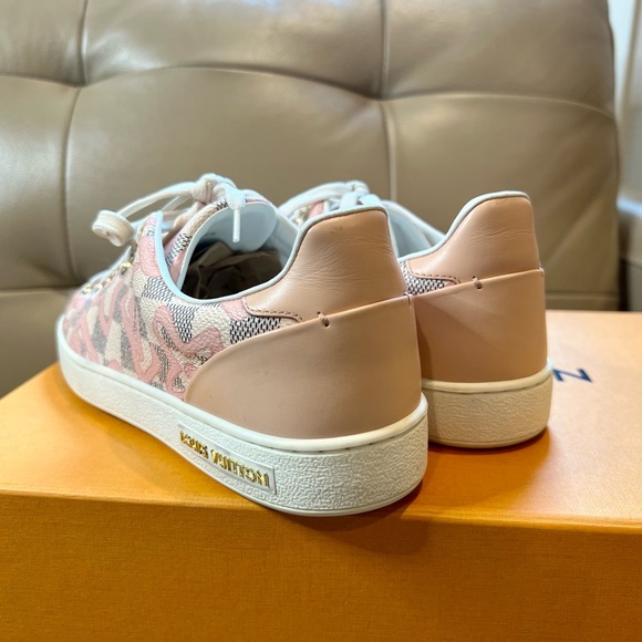 Sold x Louis Vuitton Front Row Tahitienne Bora Bora Damier Azur sneakers - Picture 6 of 10